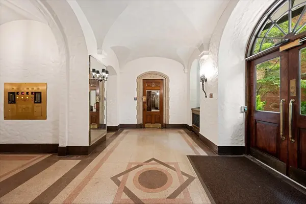 431 W Oakdale AVE #14A, Chicago, IL 60657