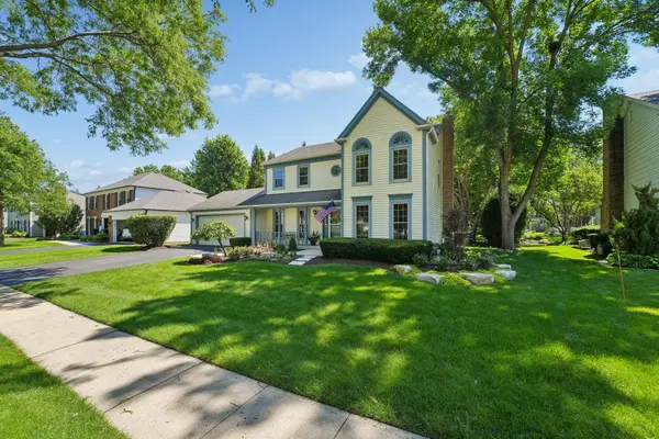 2027 Richton DR, Wheaton, IL 60189