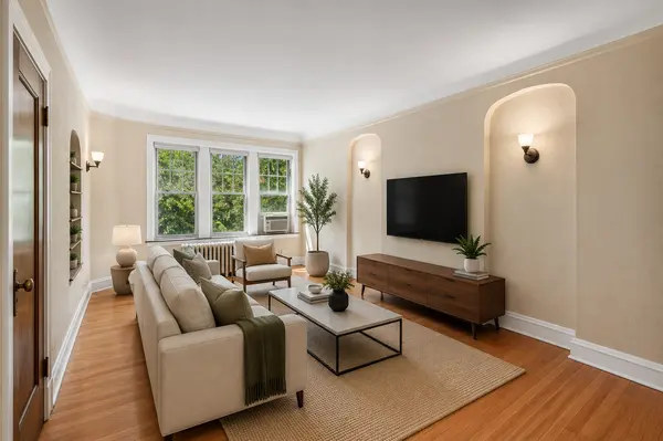2018 W Greenleaf AVE #1F, Chicago, IL 60645