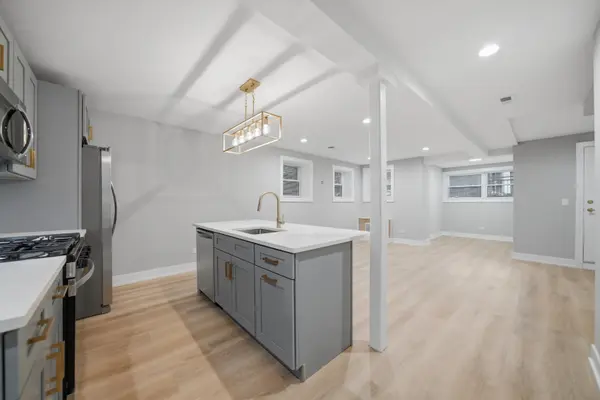 2442 W Wilson AVE #GDN, Chicago, IL 60625