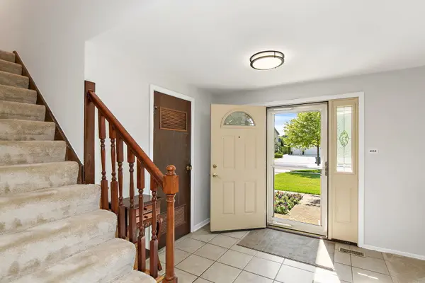 31 S Salem DR, Schaumburg, IL 60193