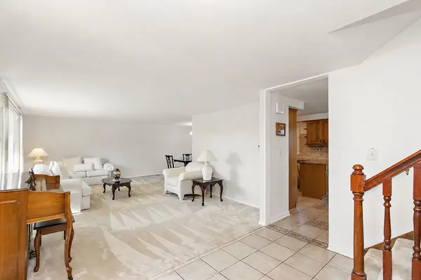 31 S Salem DR, Schaumburg, IL 60193