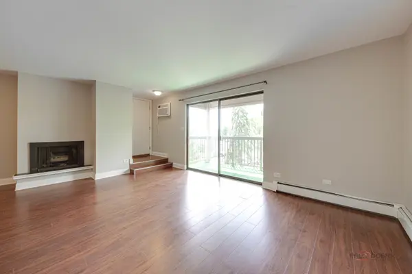 829 S Dwyer AVE #E, Arlington Heights, IL 60005