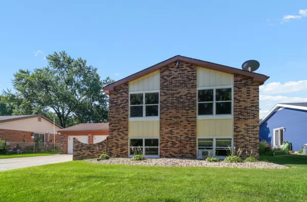 627 Chardonnay LN #627, Crystal Lake, IL 60014