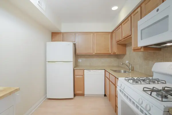 5200 Carriageway DR #210, Rolling Meadows, IL 60008