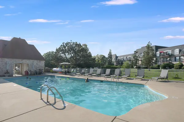 5200 Carriageway DR #210, Rolling Meadows, IL 60008