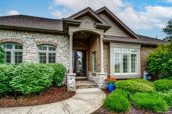 8999 Holland Harbor CIR, Frankfort, IL 60423