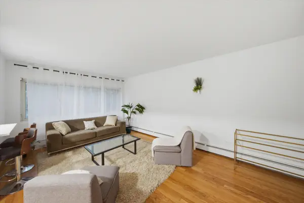 526 W Roscoe ST #2A, Chicago, IL 60657