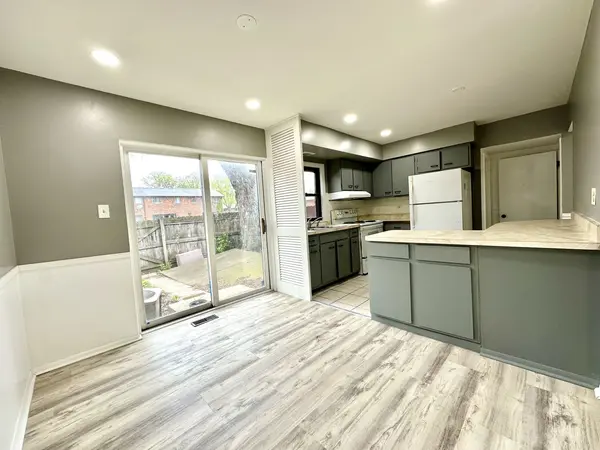 18w158 16th ST, Villa Park, IL 60181