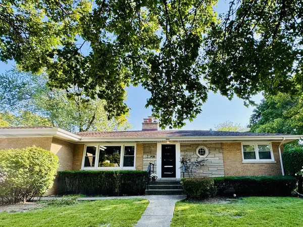 4555 Cleveland ST, Skokie, IL 60076