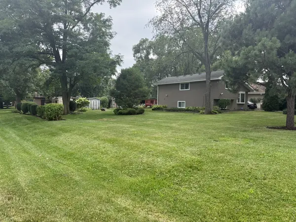 29W313 Ray AVE, West Chicago, IL 60185