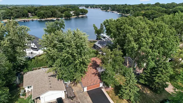 2952 Center RD SW, Prior Lake, MN 55372
