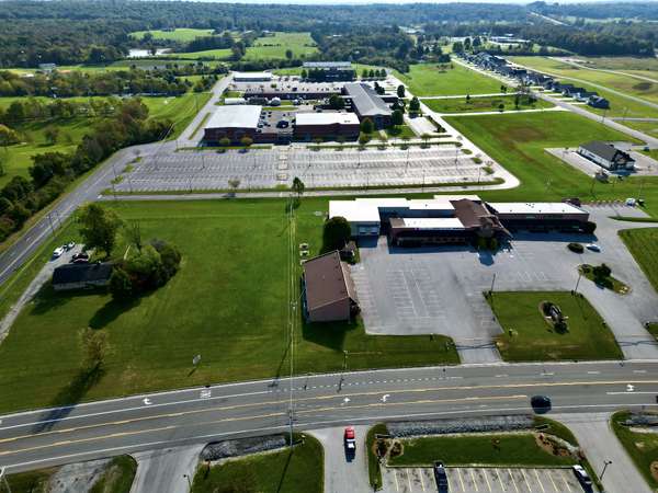 2568 Genesis Rd, Crossville, TN 38571