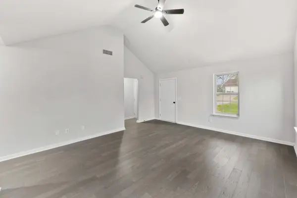 1626 Jo Ann Dr, La Vergne, TN 37086