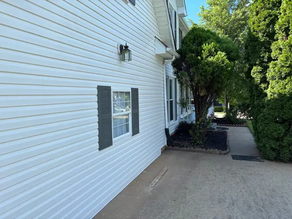 3321 Greenspoint Dr, Clarksville, TN 37042