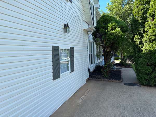 3321 Greenspoint Dr, Clarksville, TN 37042