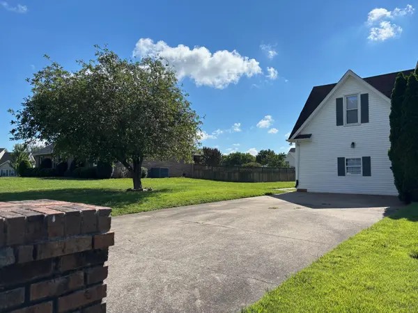 3321 Greenspoint Dr, Clarksville, TN 37042
