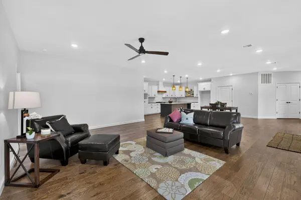 1910 Buena Vista AVE, Carthage, MO 64836