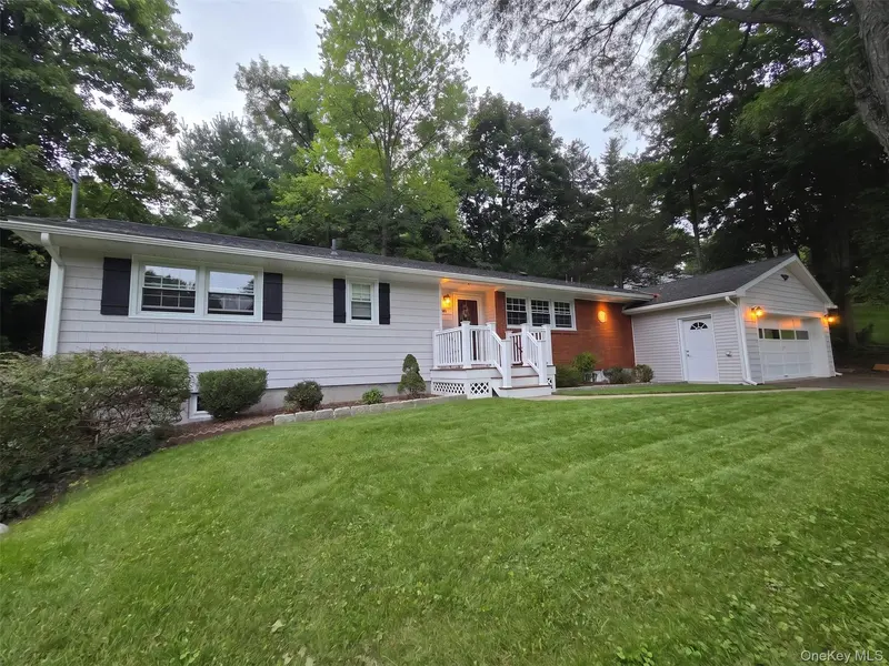 80 Colburn DR, Poughkeepsie, NY 12603
