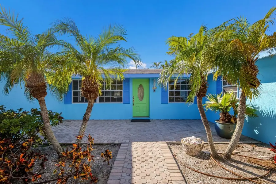 125 CRESCENT DR, Anna Maria, FL 34216
