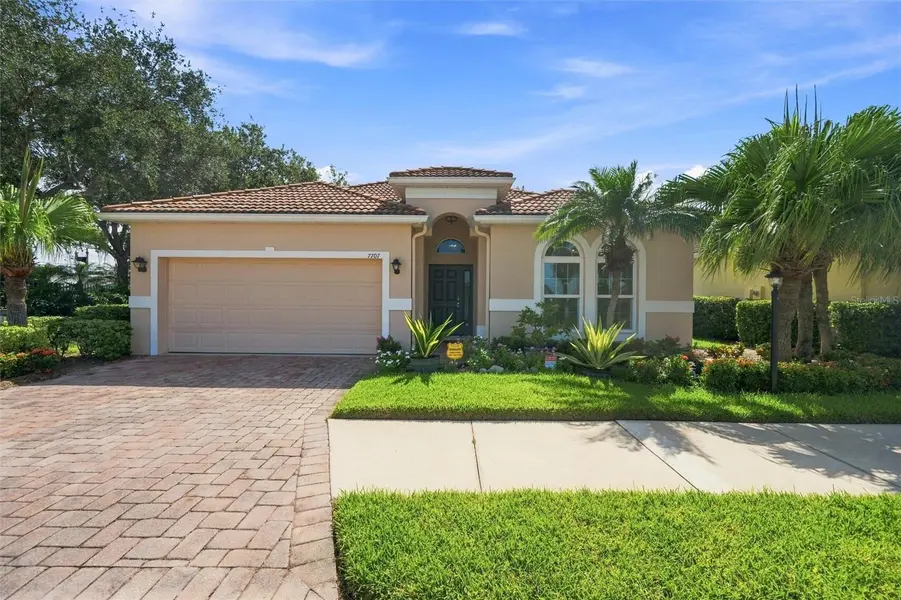 7707 33RD ST E, Sarasota, FL 34243