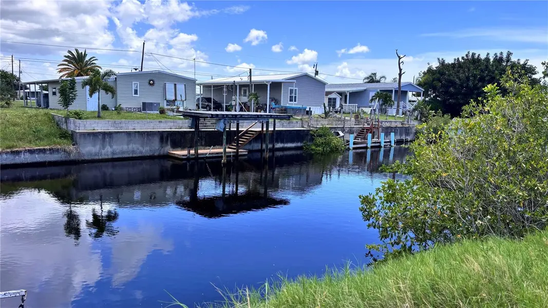 1305 KINGFISHER DR, Englewood, FL 34224
