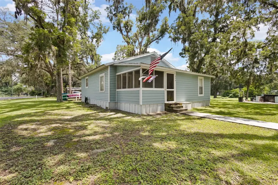 729 NW 3RD AVE, Trenton, FL 32693
