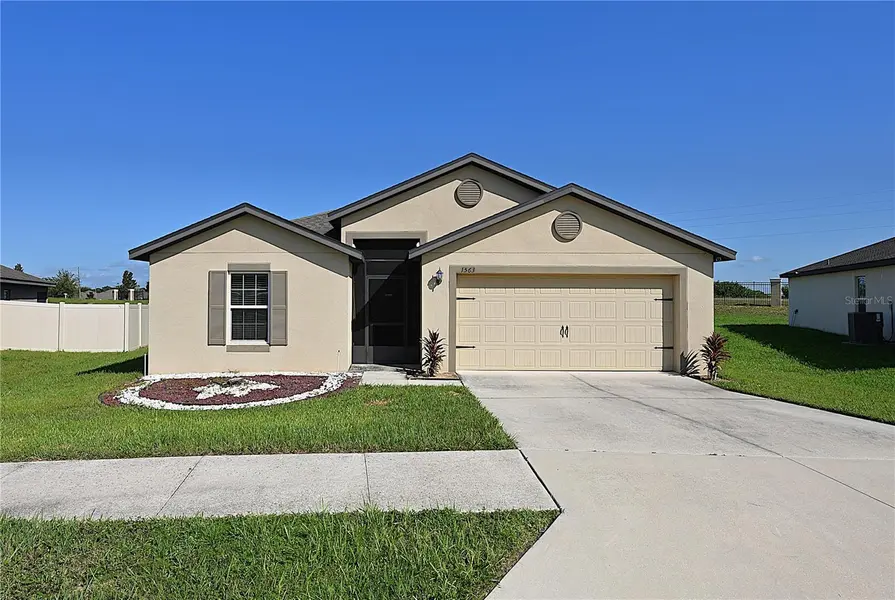 1563 SWAN LAKE CIR, Dundee, FL 33838