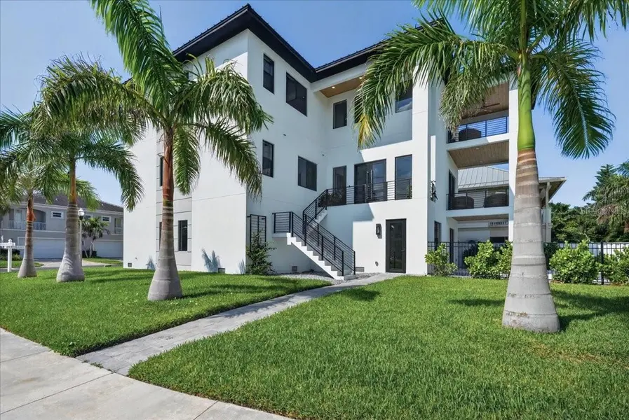 116 WIMBLEDON CT, Redington Shores, FL 33708