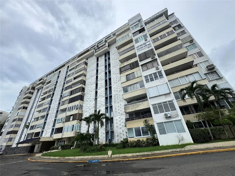 27 AVE LAGUNA GARDENS #GH, Carolina, PR 00979
