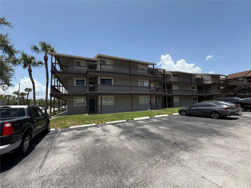6308 NEWTOWN CIR #8B1, Tampa, FL 33615