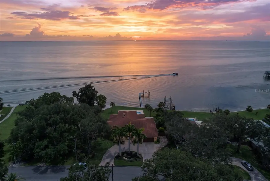 5810 BAHAMA SHORES DR S, St Petersburg, FL 33705