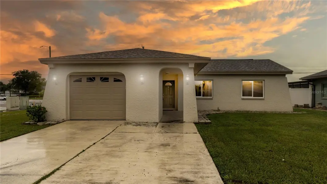 4802 RIDGE POINT DR, Tampa, FL 33624