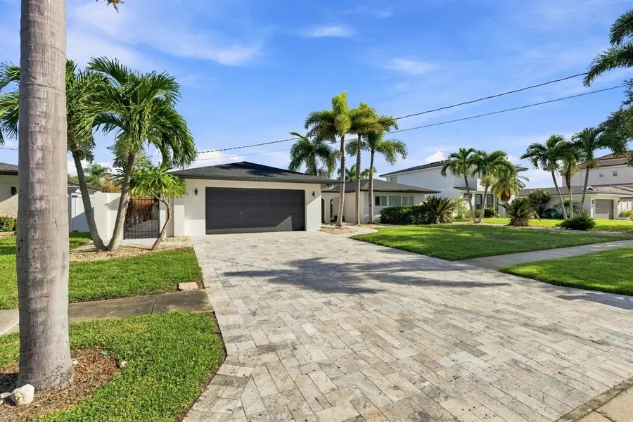 320 PALM IS NE, Clearwater Beach, FL 33767