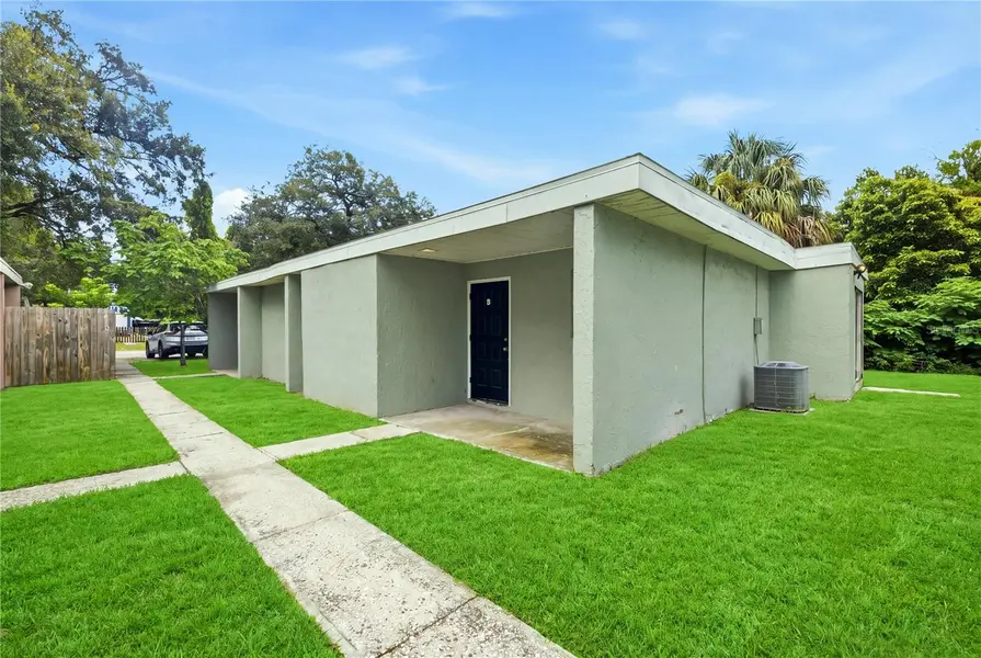 1009 E HOLLAND AVE, Tampa, FL 33612