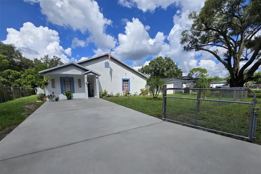 14926 LAURIE LN, Tampa, FL 33613