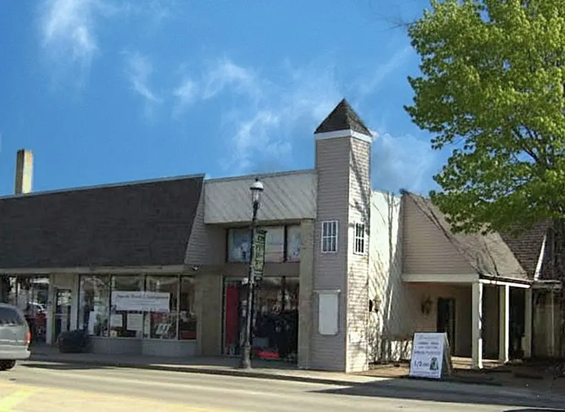 10 E Main ST, East Dundee, IL 60118