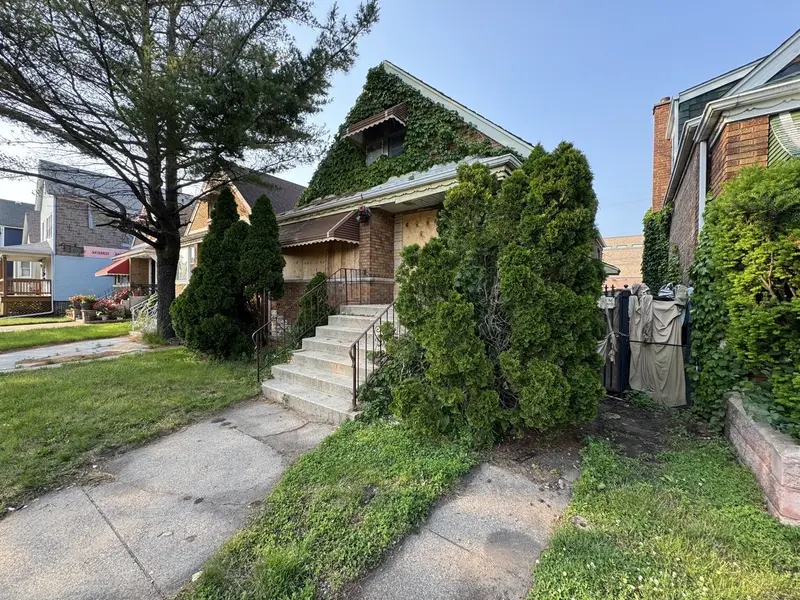 8371 S Baltimore AVE, Chicago, IL 60617