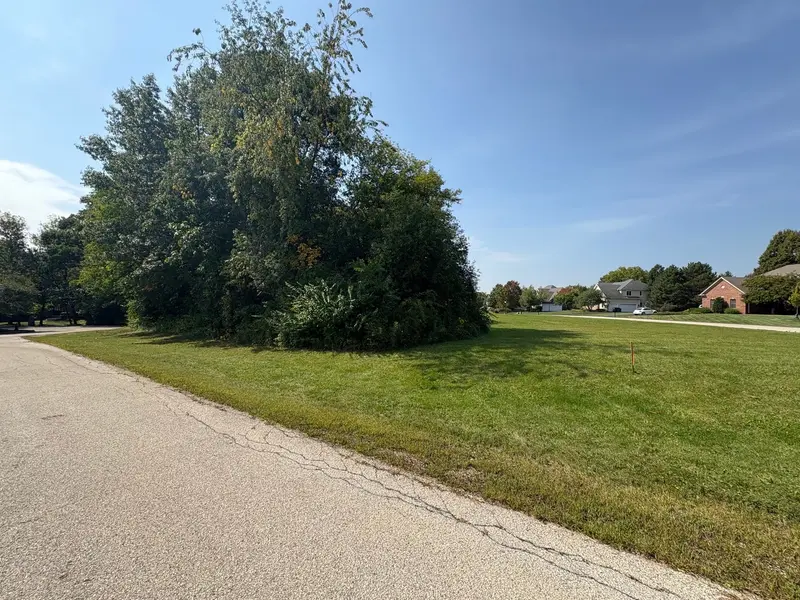 6001 Brighton LN, Lakewood, IL 60014
