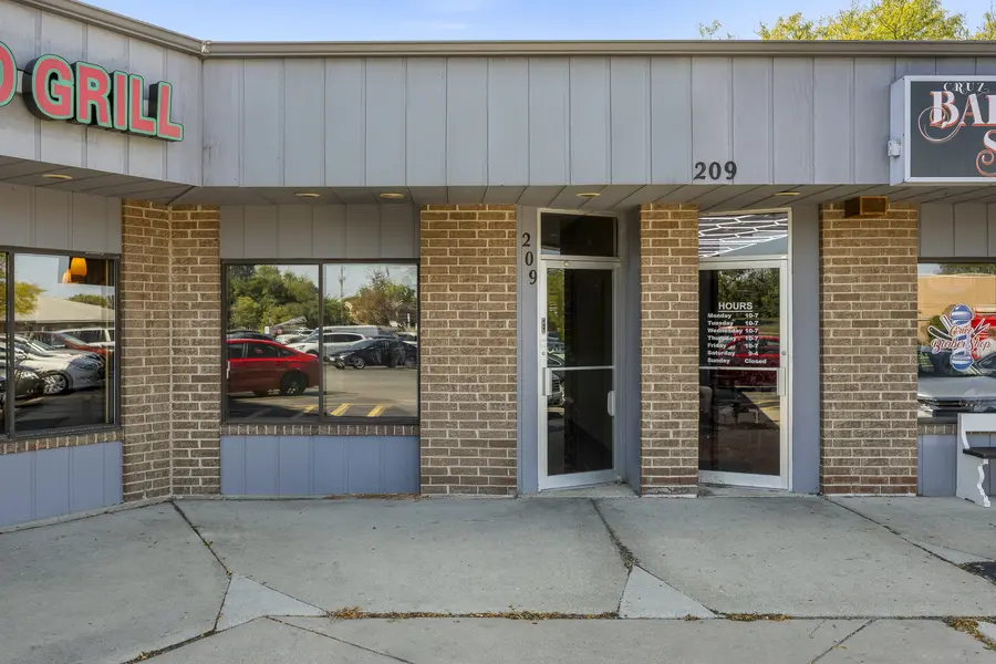 27W209 Geneva RD, Winfield, IL 60190