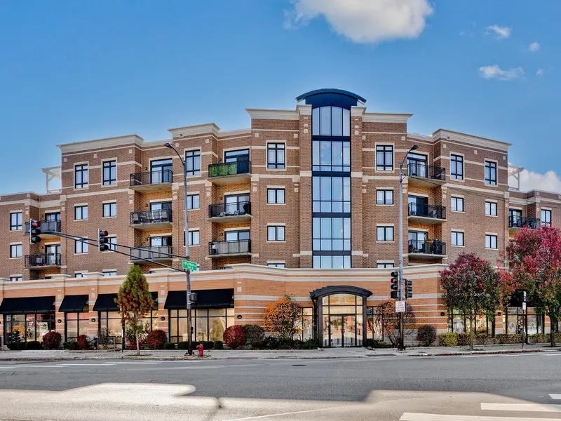 2633 W Bryn Mawr AVE #C3, Chicago, IL 60659