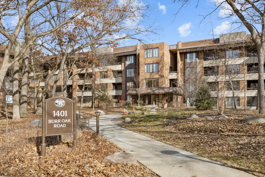 1401 Burr Oak RD #117B, Hinsdale, IL 60521