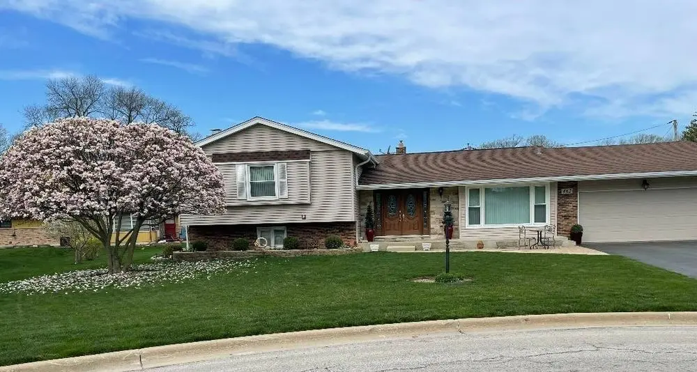 462 Mulberry LN, Wood Dale, IL 60191