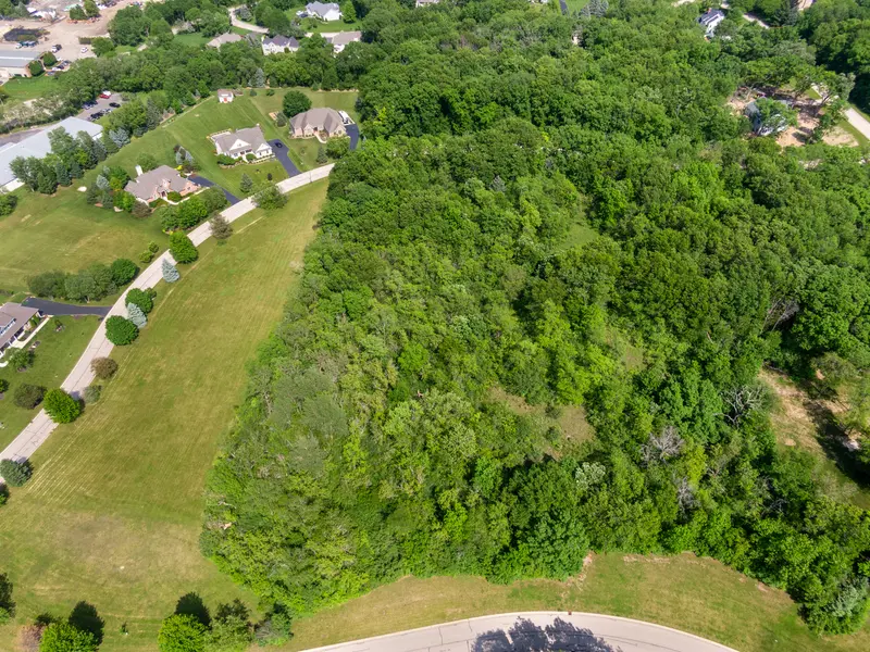 7388 English Oak LN, Spring Grove, IL 60081