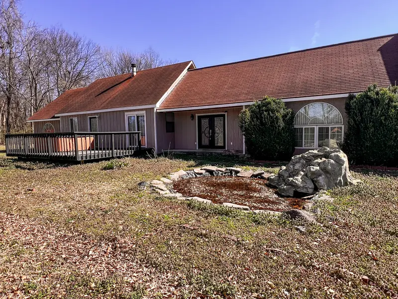 21604 Fox DR, Carlyle, IL 62231