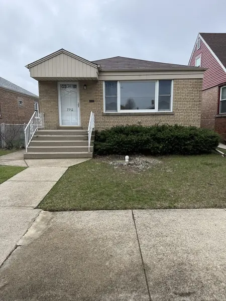 7952 S Trumbull AVE, Chicago, IL 60652
