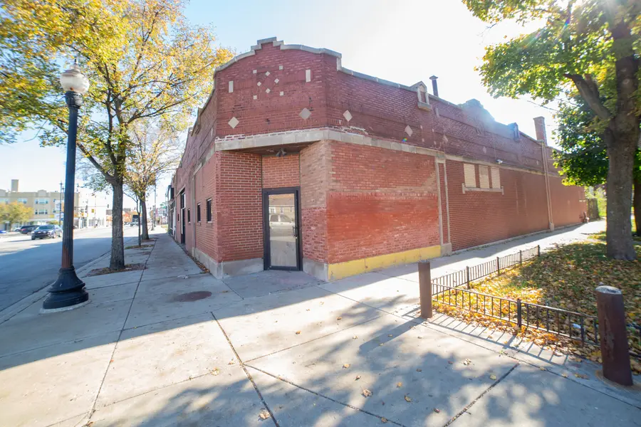 1423 W 79th ST, Chicago, IL 60620