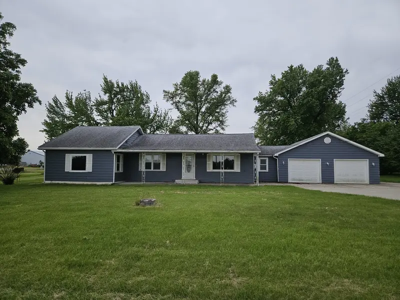 418 S 1st ST, Clay City, IL 62824
