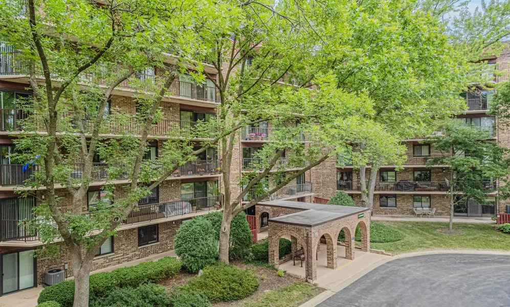 35 S Baybrook DR #610, Palatine, IL 60074