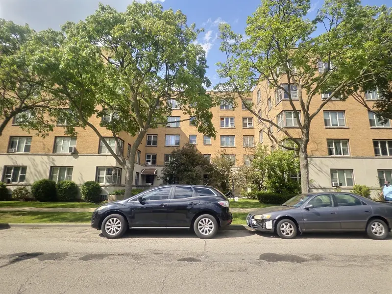 2610 W Balmoral AVE #105, Chicago, IL 60625